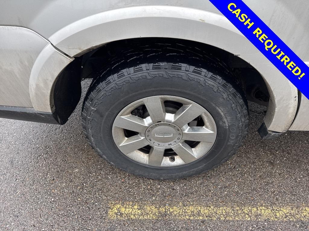 used 2005 Lincoln Navigator car, priced at $4,800