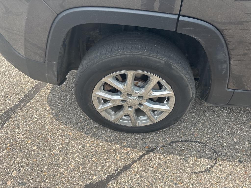 used 2015 Jeep Cherokee car, priced at $10,700