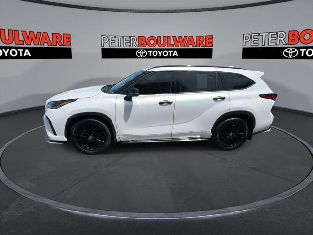used 2022 Toyota Highlander car, priced at $37,734