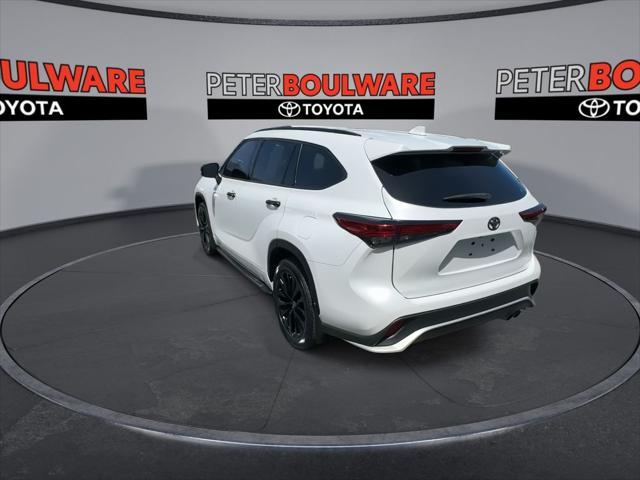 used 2022 Toyota Highlander car, priced at $37,734