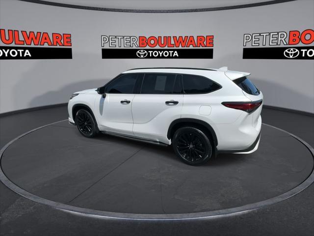 used 2022 Toyota Highlander car, priced at $37,734