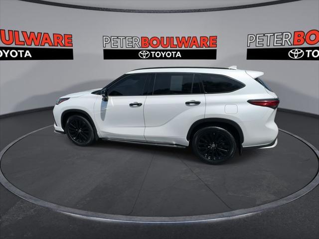 used 2022 Toyota Highlander car, priced at $37,734