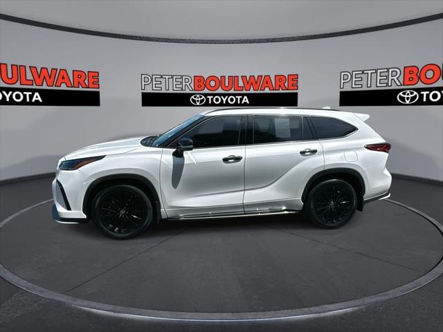 used 2022 Toyota Highlander car, priced at $37,734