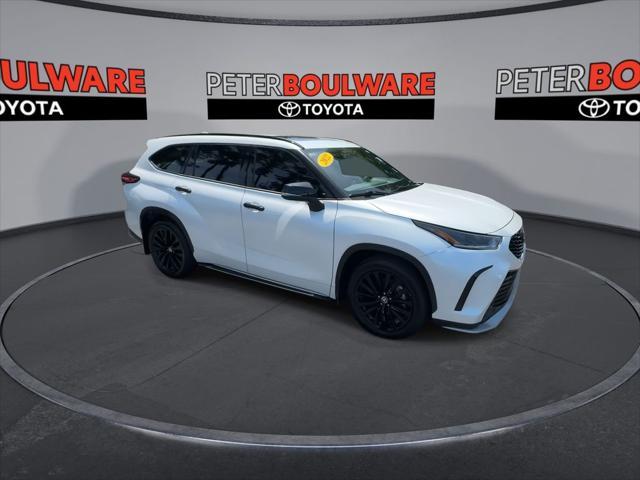 used 2022 Toyota Highlander car, priced at $37,734