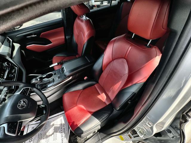 used 2022 Toyota Highlander car, priced at $37,734