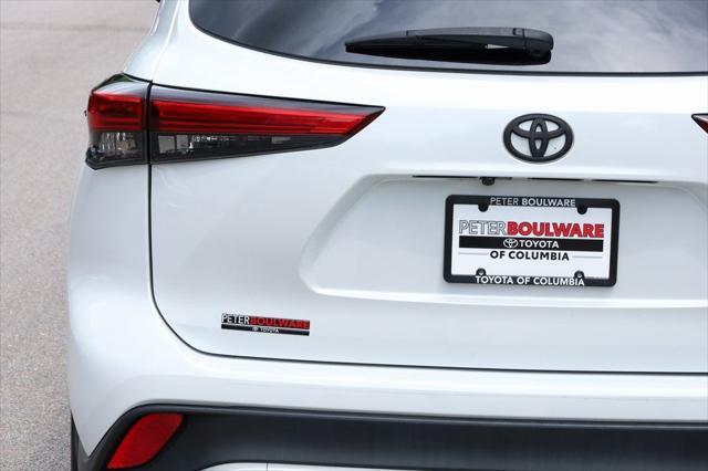 used 2022 Toyota Highlander car, priced at $37,734