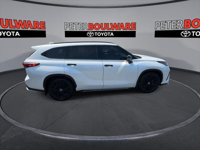 used 2022 Toyota Highlander car, priced at $37,734