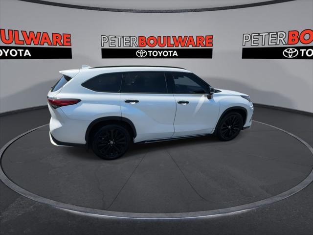 used 2022 Toyota Highlander car, priced at $37,734