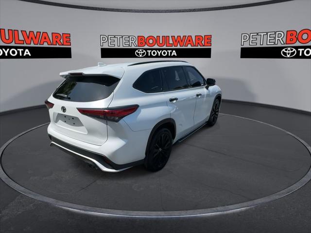 used 2022 Toyota Highlander car, priced at $37,734
