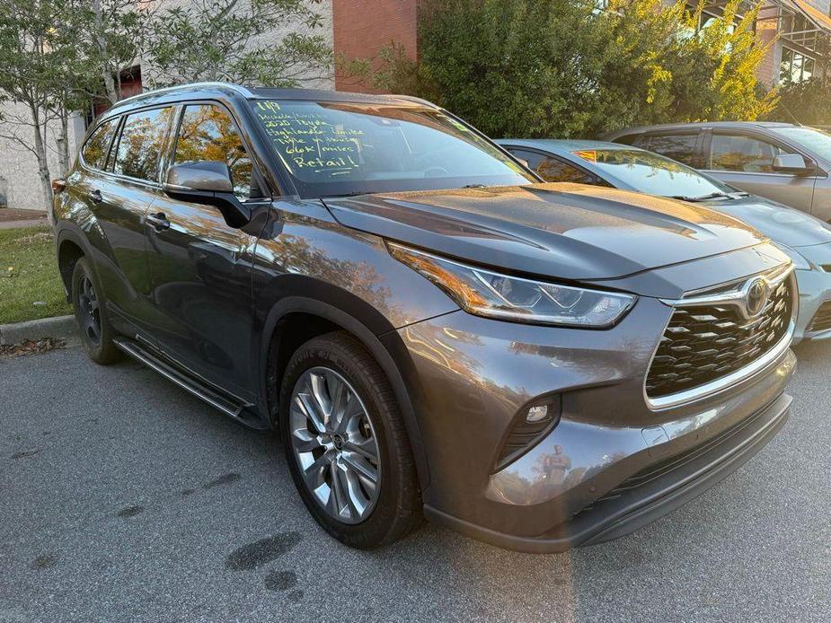 used 2020 Toyota Highlander car, priced at $33,633