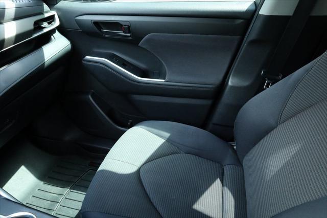 used 2020 Toyota Highlander car, priced at $26,520