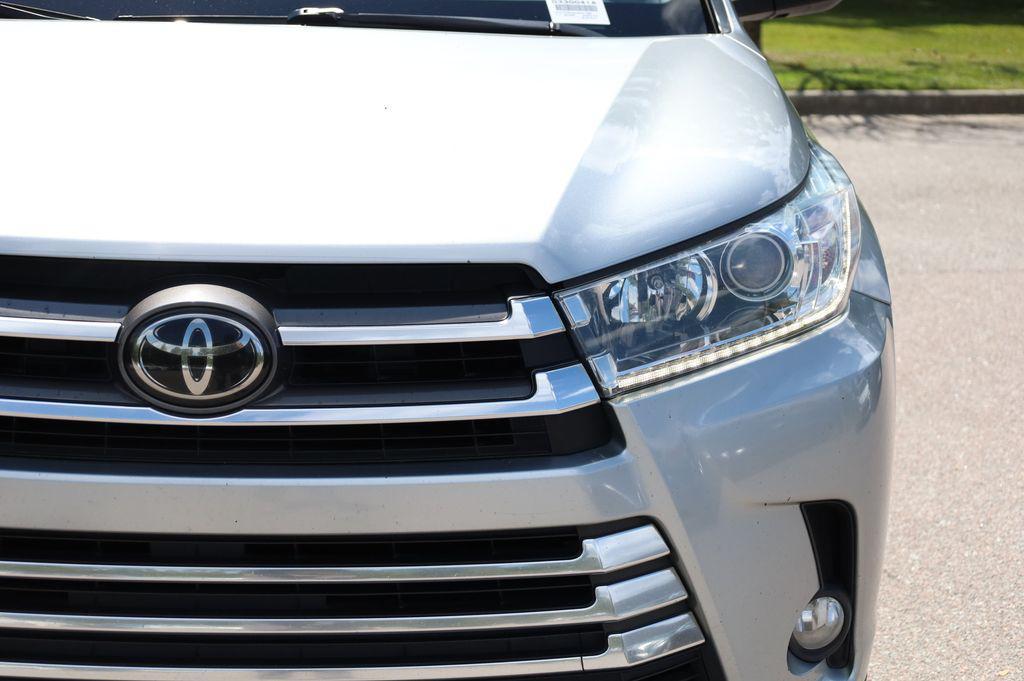 used 2018 Toyota Highlander car, priced at $19,343