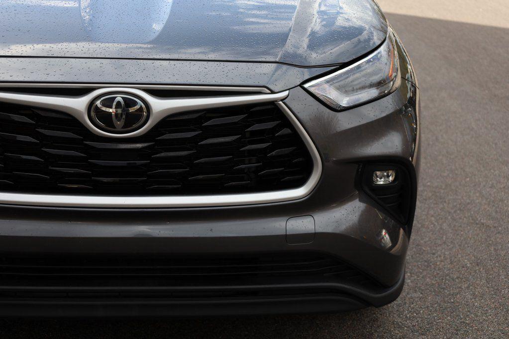 used 2023 Toyota Highlander car, priced at $31,957