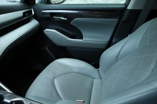 used 2023 Toyota Highlander car, priced at $42,317