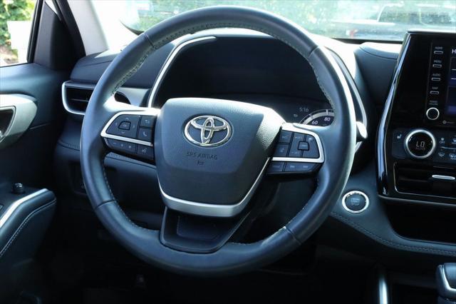 used 2022 Toyota Highlander car, priced at $35,396