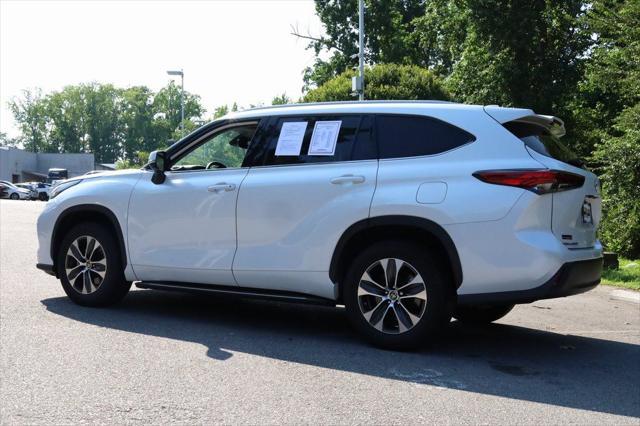 used 2022 Toyota Highlander car, priced at $35,396