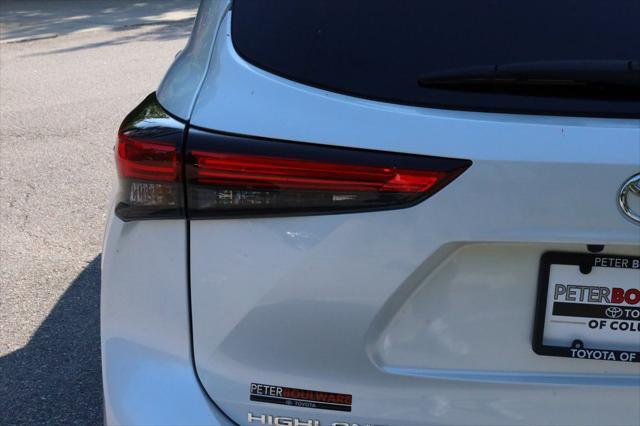 used 2022 Toyota Highlander car, priced at $35,396