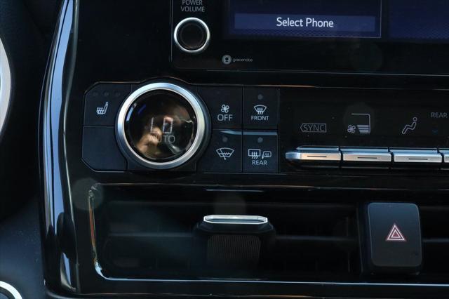 used 2022 Toyota Highlander car, priced at $35,396