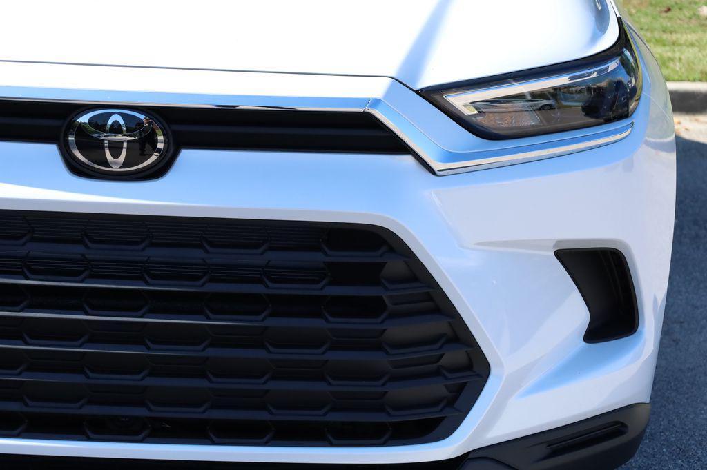 new 2026 Toyota Highlander Hybrid car, priced at $48,290