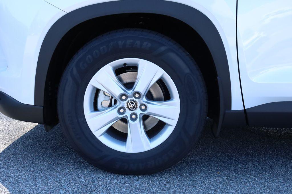 new 2026 Toyota Highlander Hybrid car, priced at $48,290