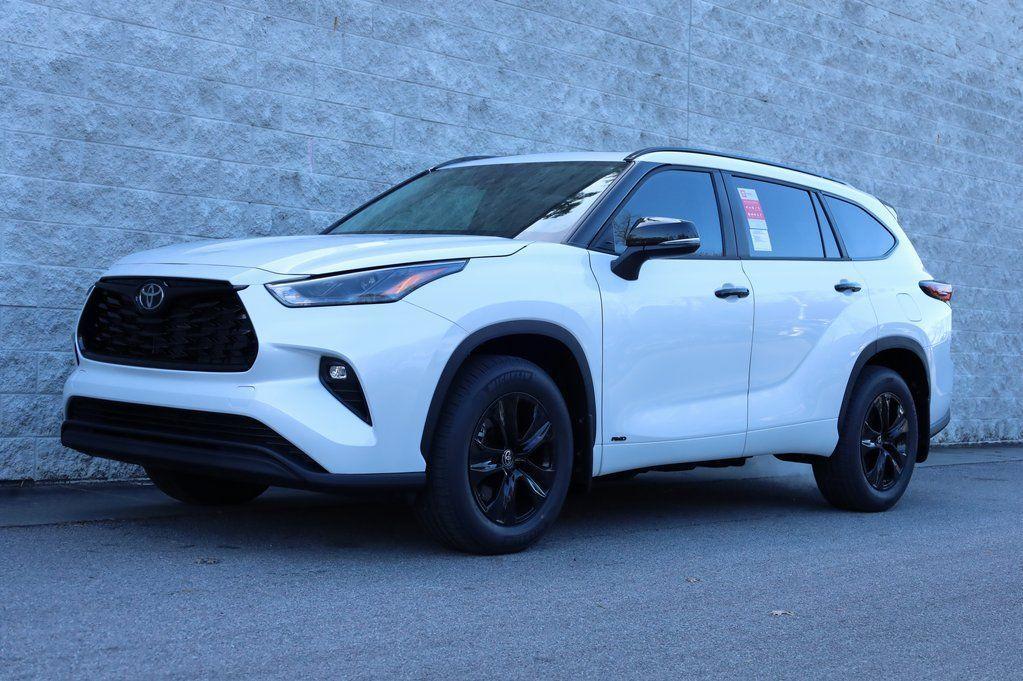 new 2025 Toyota Highlander Hybrid car, priced at $51,885