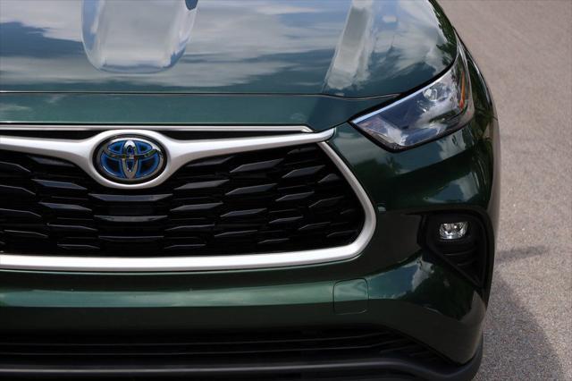 used 2023 Toyota Highlander Hybrid car, priced at $36,999