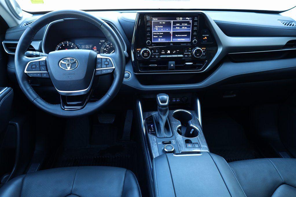 used 2022 Toyota Highlander car, priced at $38,999