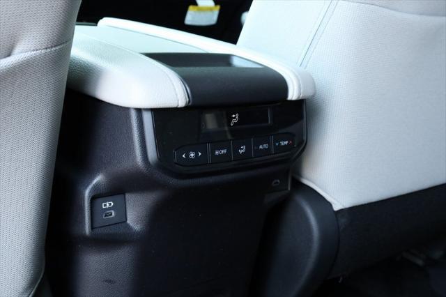 new 2025 Toyota Highlander car, priced at $43,916