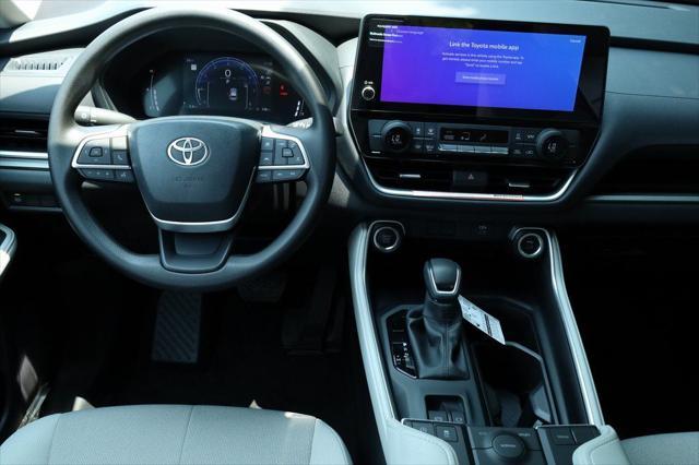 new 2025 Toyota Highlander car, priced at $43,916