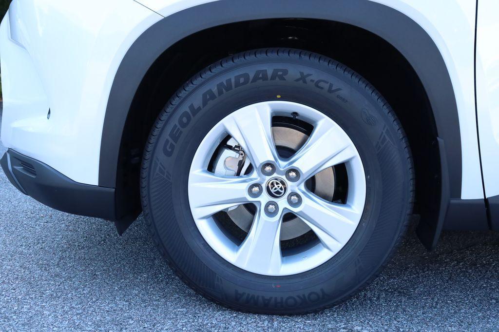 new 2026 Toyota Highlander car, priced at $45,005