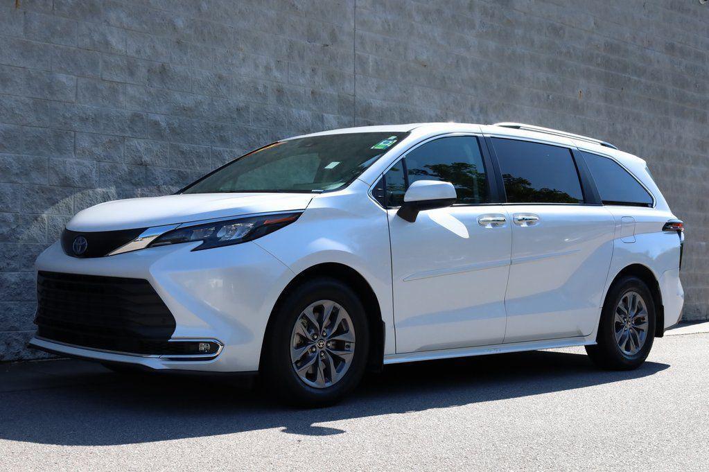used 2024 Toyota Sienna car, priced at $38,999