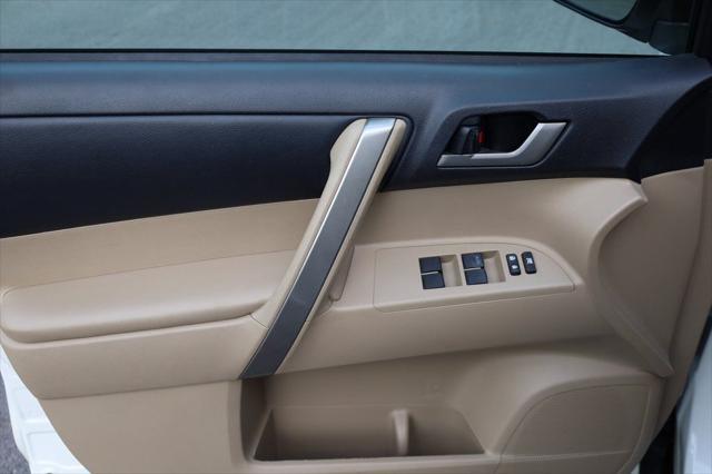 used 2013 Toyota Highlander car, priced at $17,664