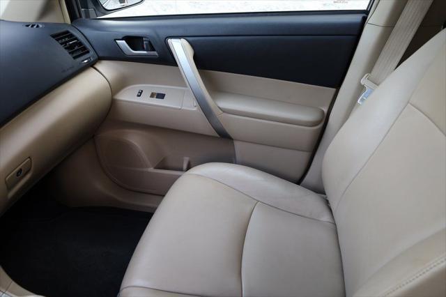used 2013 Toyota Highlander car, priced at $17,664