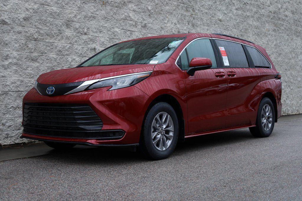 new 2025 Toyota Sienna car, priced at $44,292