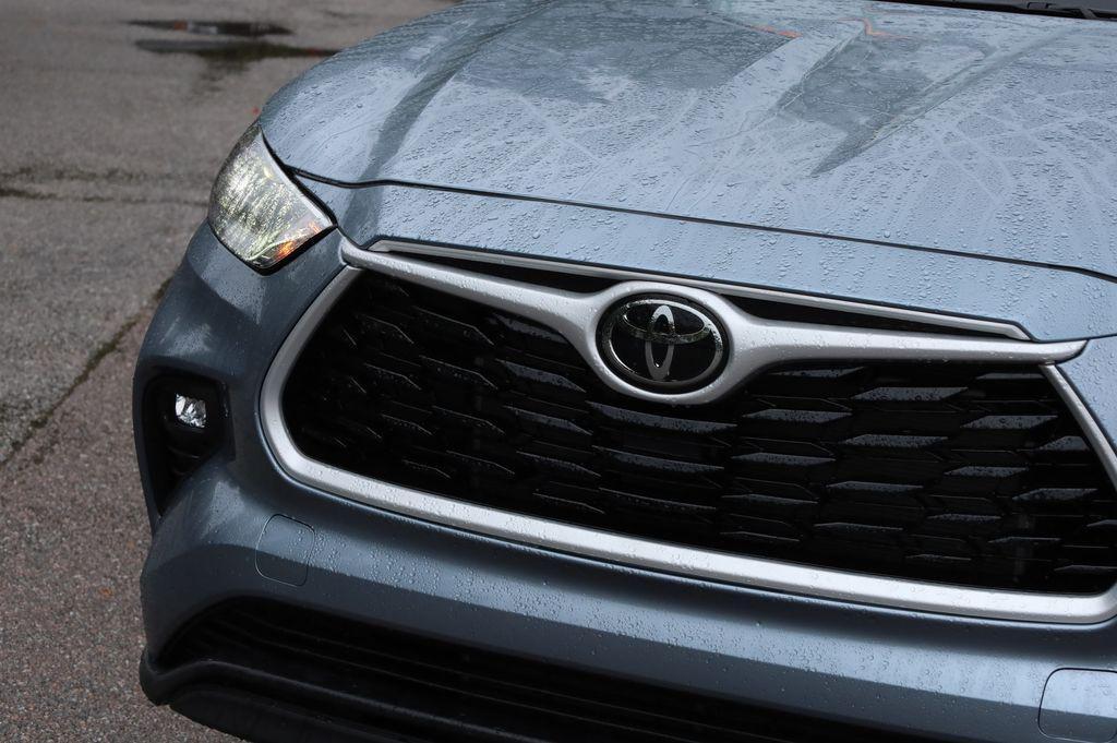 used 2024 Toyota Highlander car, priced at $41,882