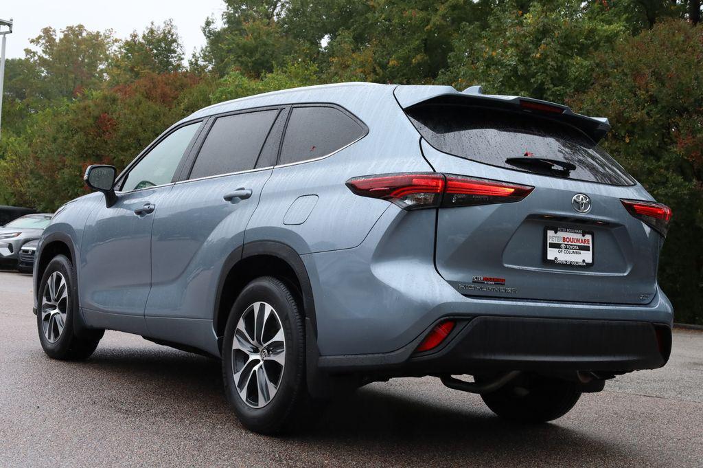 used 2024 Toyota Highlander car, priced at $41,882