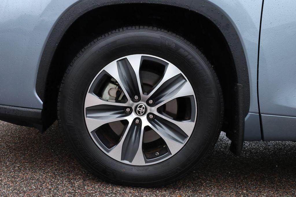 used 2024 Toyota Highlander car, priced at $41,882