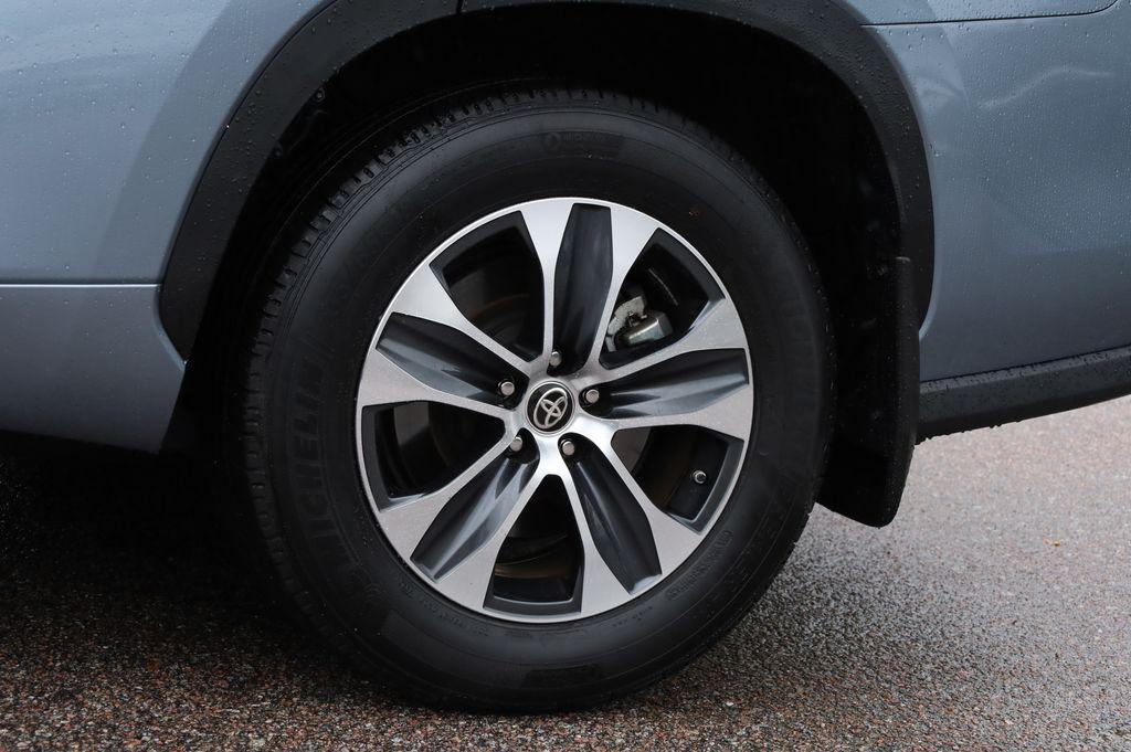 used 2024 Toyota Highlander car, priced at $41,882