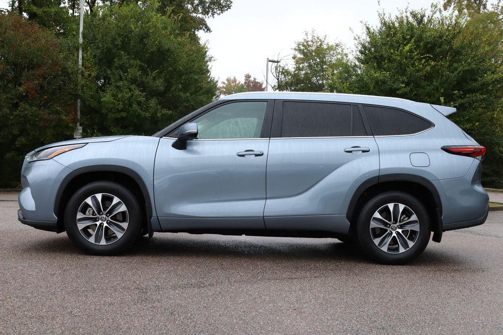 used 2024 Toyota Highlander car, priced at $41,882