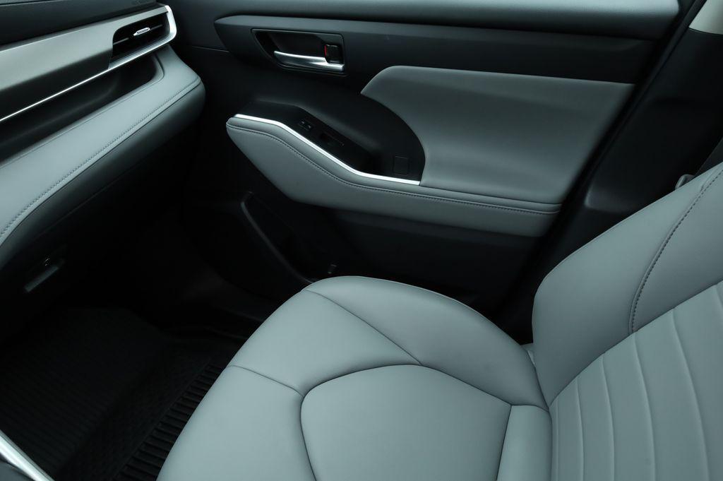 used 2024 Toyota Highlander car, priced at $41,882