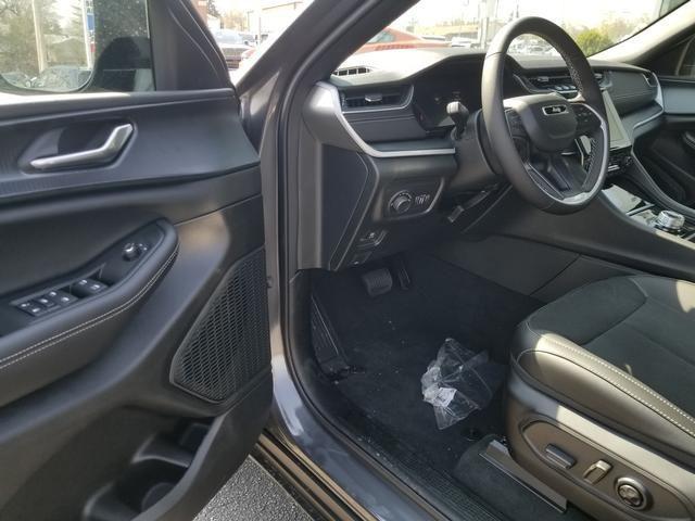 new 2025 Jeep Grand Cherokee car, priced at $42,543