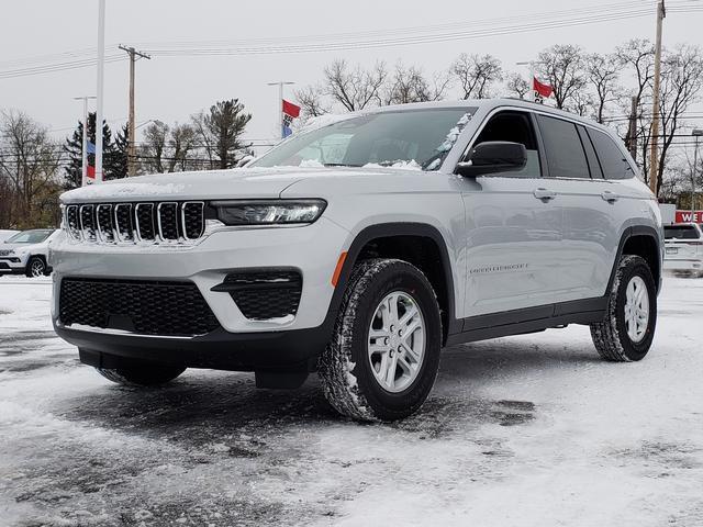 new 2025 Jeep Grand Cherokee car, priced at $37,290