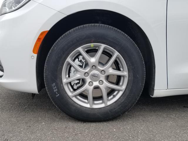 new 2025 Chrysler Pacifica car, priced at $45,622