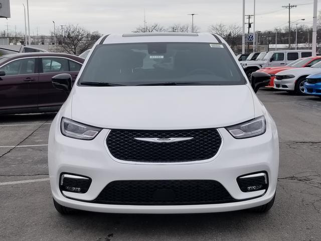 new 2025 Chrysler Pacifica car, priced at $45,315
