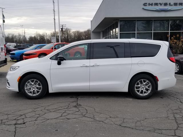 new 2025 Chrysler Pacifica car, priced at $45,622