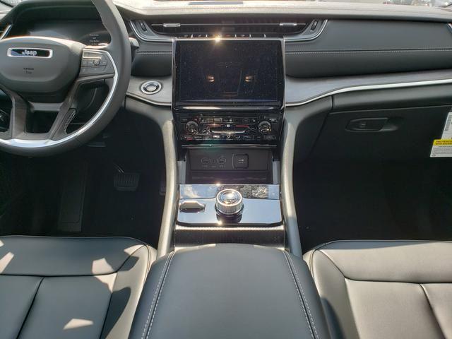 new 2025 Jeep Grand Cherokee car, priced at $45,806