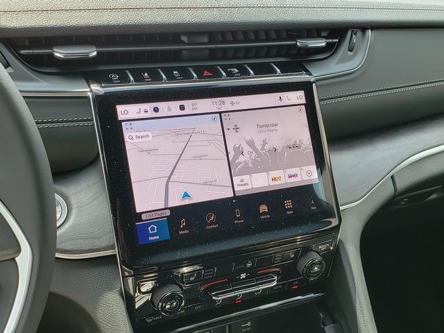 new 2025 Jeep Grand Cherokee car, priced at $45,806