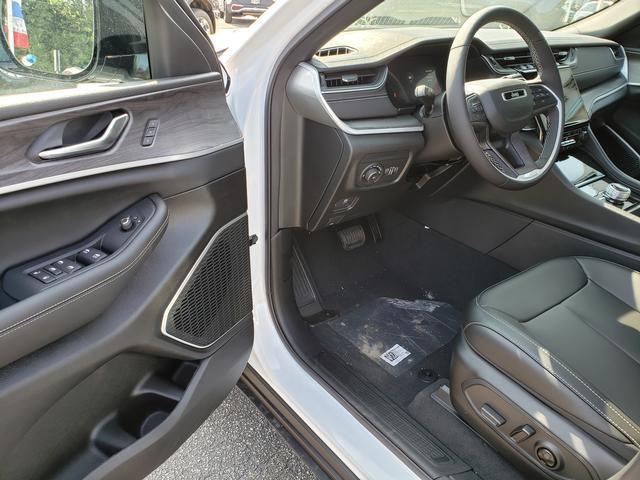 new 2025 Jeep Grand Cherokee car, priced at $45,270