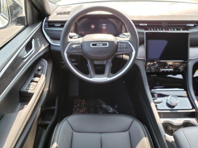 new 2025 Jeep Grand Cherokee car, priced at $45,270