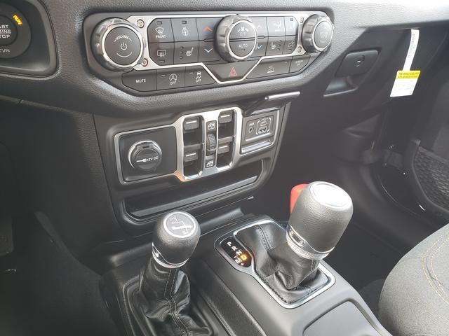 new 2025 Jeep Wrangler car, priced at $47,986